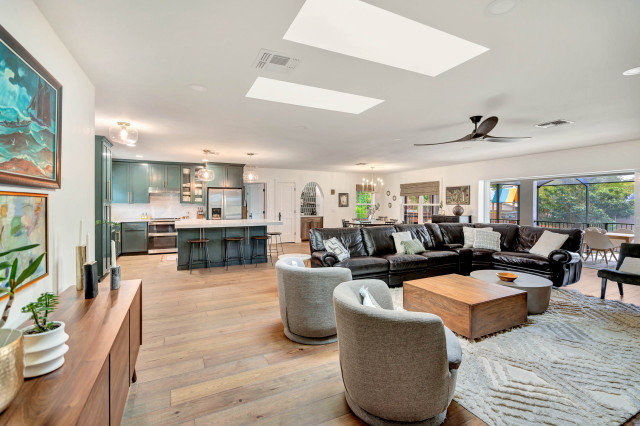 Beautiful whole house remodel minimalistisch-kueche