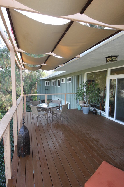 Two Story Deck & Cover contemporaneo-terrazza