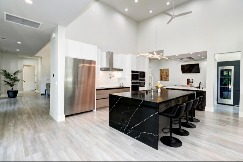 Minimalist kitchen photo in Sacramento