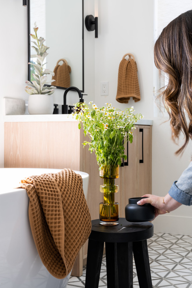 Inspiration for a transitional home design remodel in Orange County