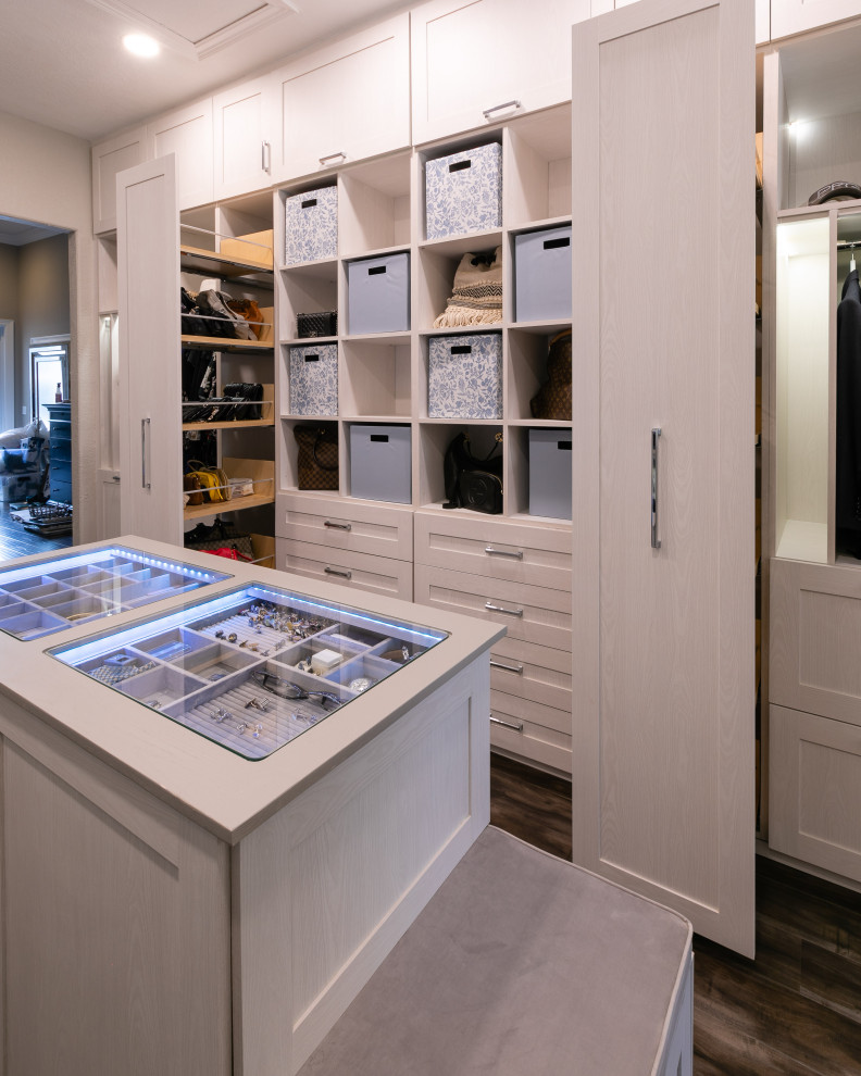 Photo of a transitional storage and wardrobe in Miami.