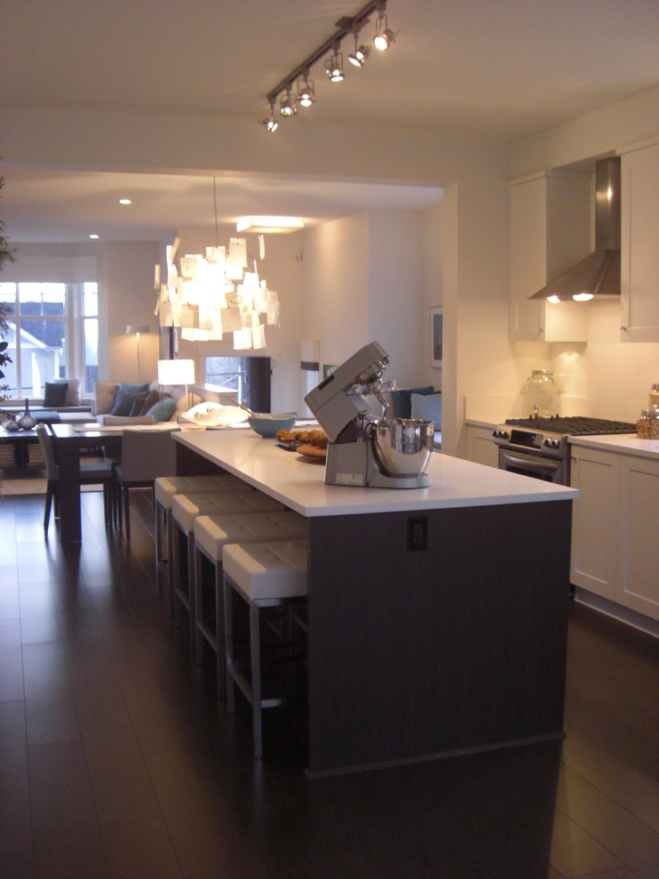 Inspiration for a modern kitchen in Vancouver.
