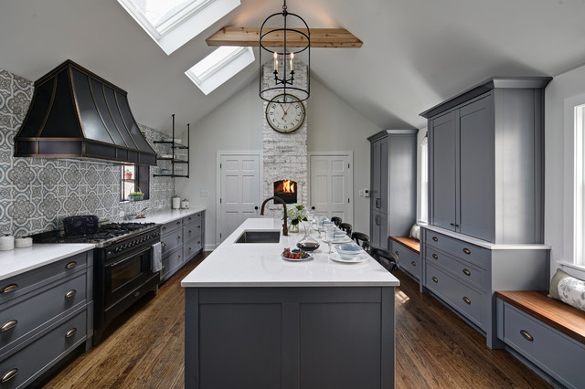 Industrial Coach House Kitchen classique-chic-cuisine