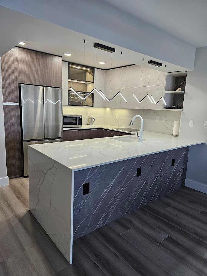 Photo of a mid-sized contemporary u-shaped open plan kitchen in Miami with an undermount sink, glass-front cabinets, dark wood cabinets, quartz benchtops, white splashback, engineered quartz splashback, stainless steel appliances, vinyl floors, with island, grey floor and white benchtop.
