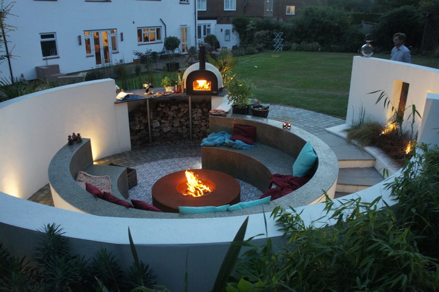 Moroccan inspired Garden with Jamie Oliver Pizza Oven area - Contemporary -  Patio - Hertfordshire - by The Outdoor Kitchen Collective | Houzz AU