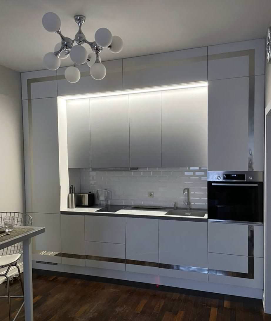 Кухня "PROFILO metallo" в белом.