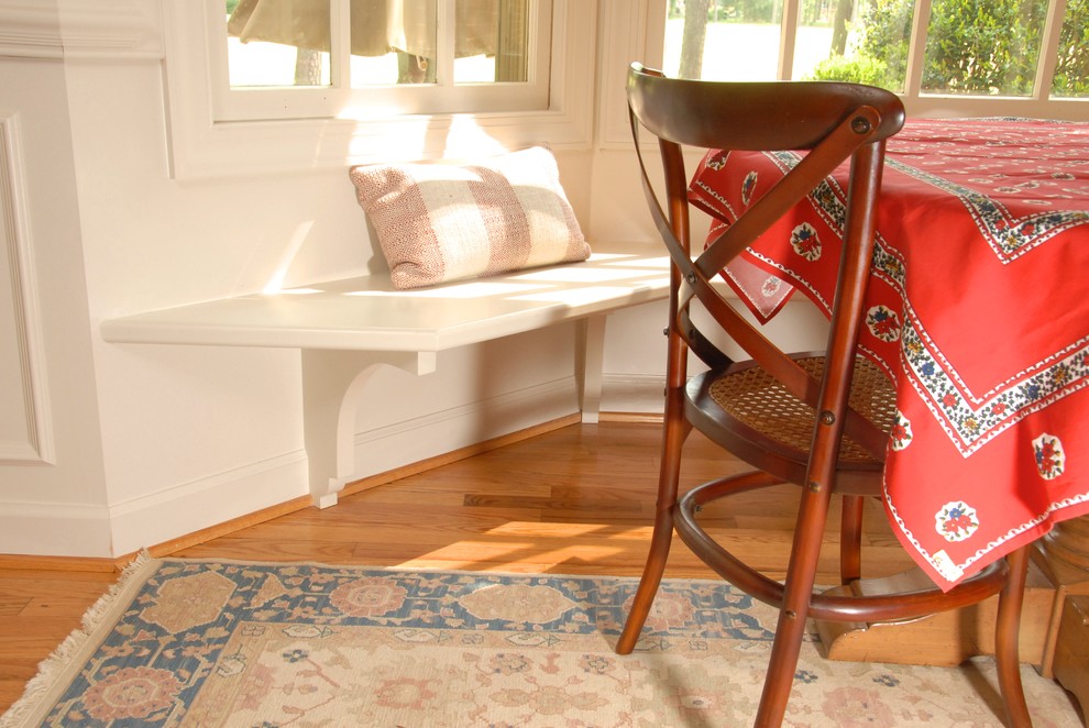 Williamsburg White flat panel kitchen