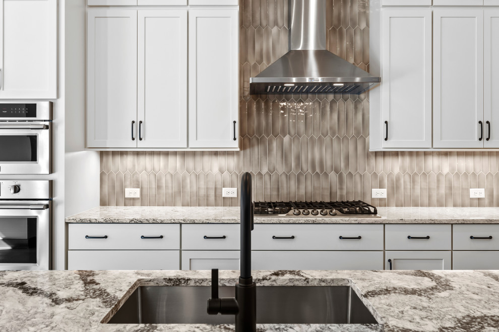 Transitional kitchen photo in Miami