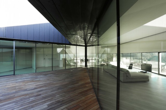 Alps Villa contemporaneo-terraza-y-balcon