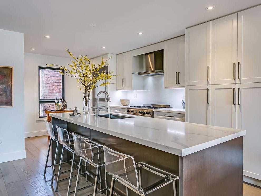 Example of a transitional kitchen design in Toronto