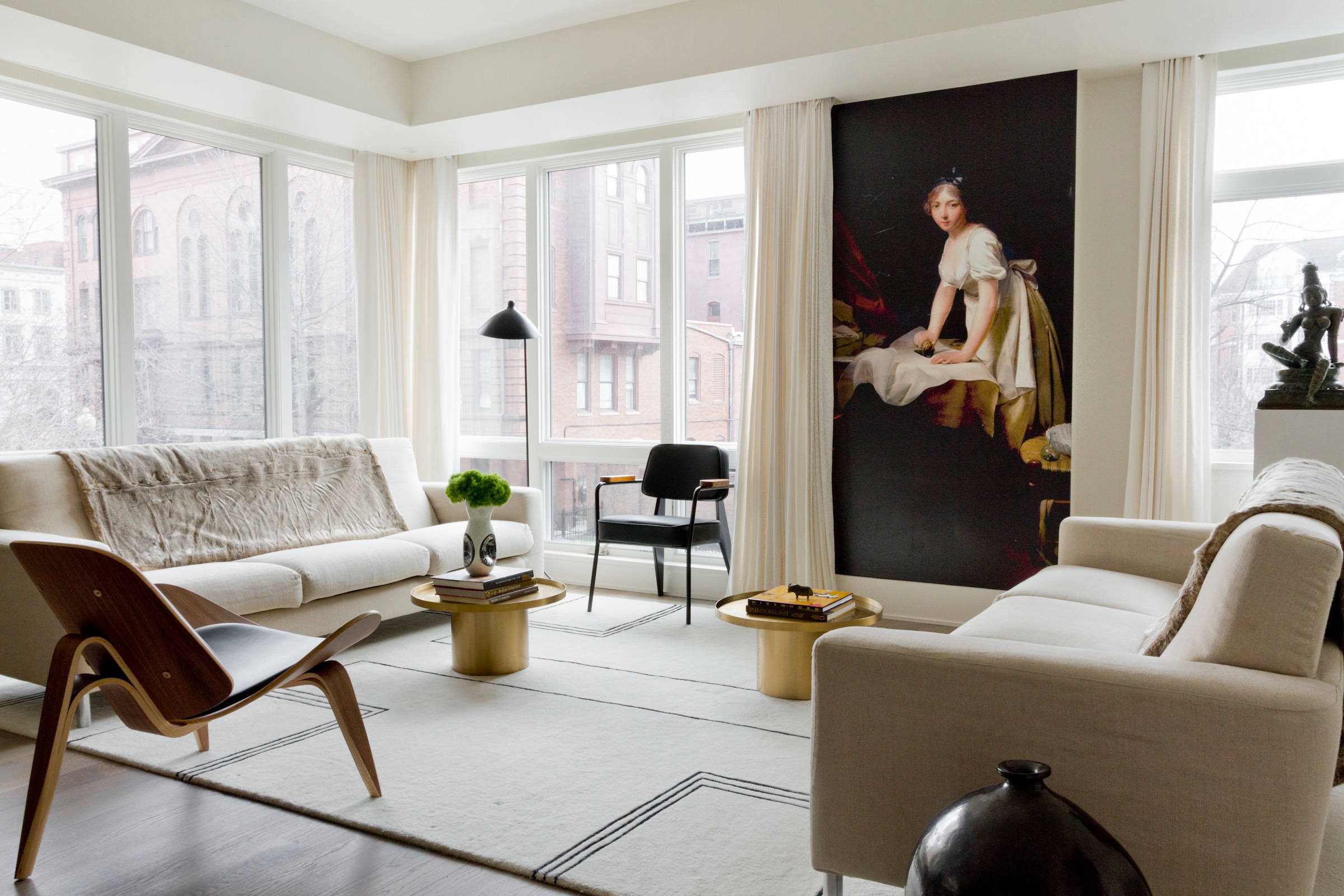 Houzz Tour: Art and Natural Light Shine in a Contemporary Apartment