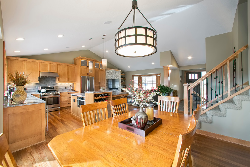 Arts and crafts home design photo in Minneapolis