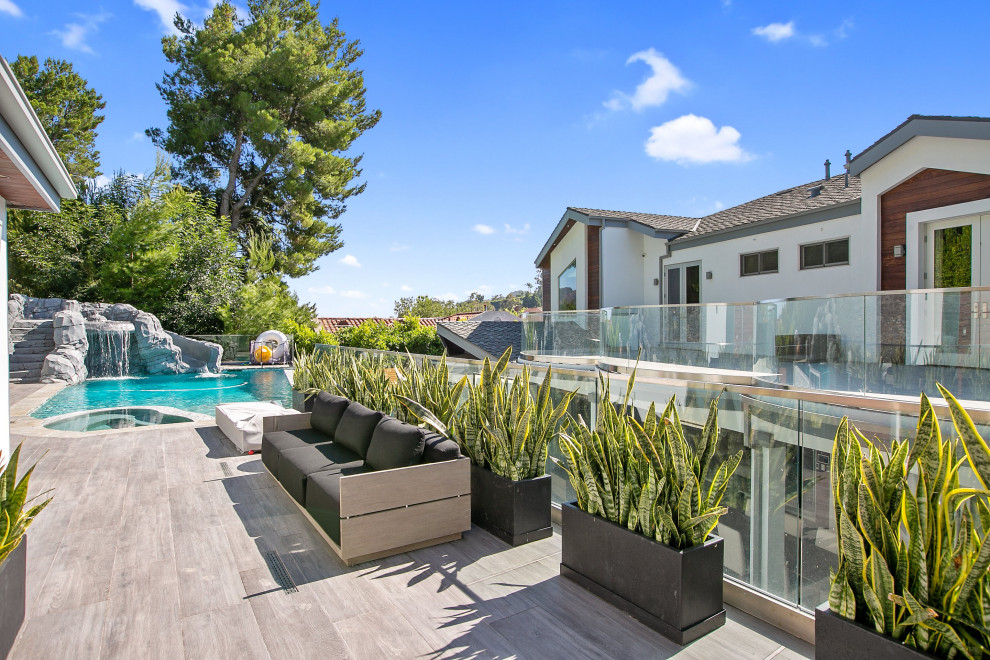 Беверли Хиллз - Лос Анджелес. Дом в современном стиле.