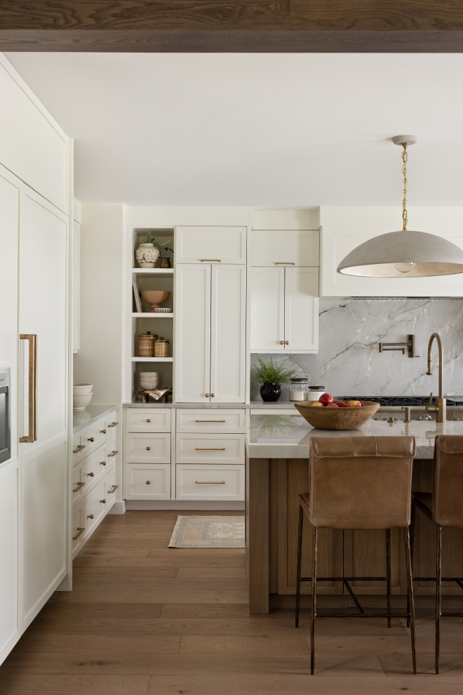 Kitchen - transitional kitchen idea in Orlando