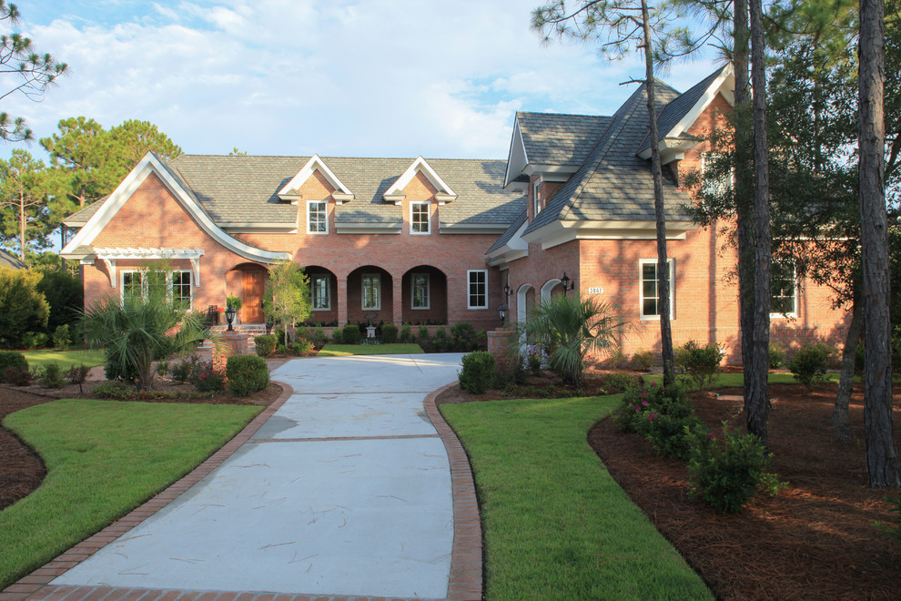 Design ideas for a traditional exterior in Wilmington.
