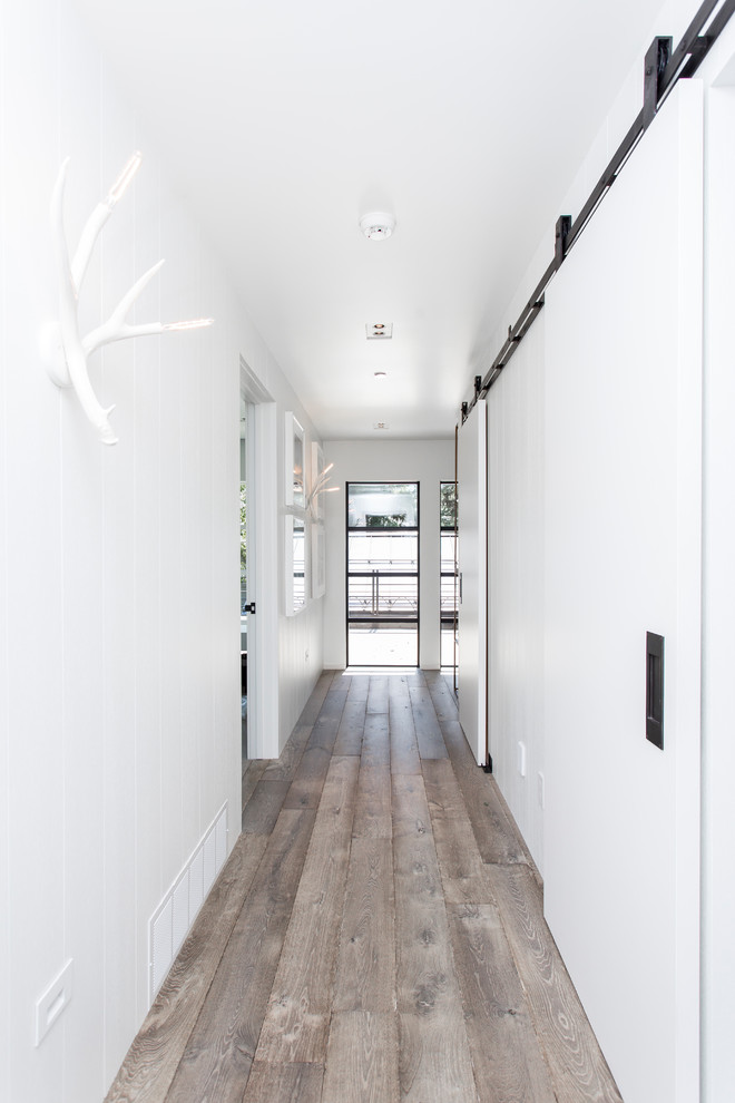 This is an example of a contemporary hallway in Salt Lake City.