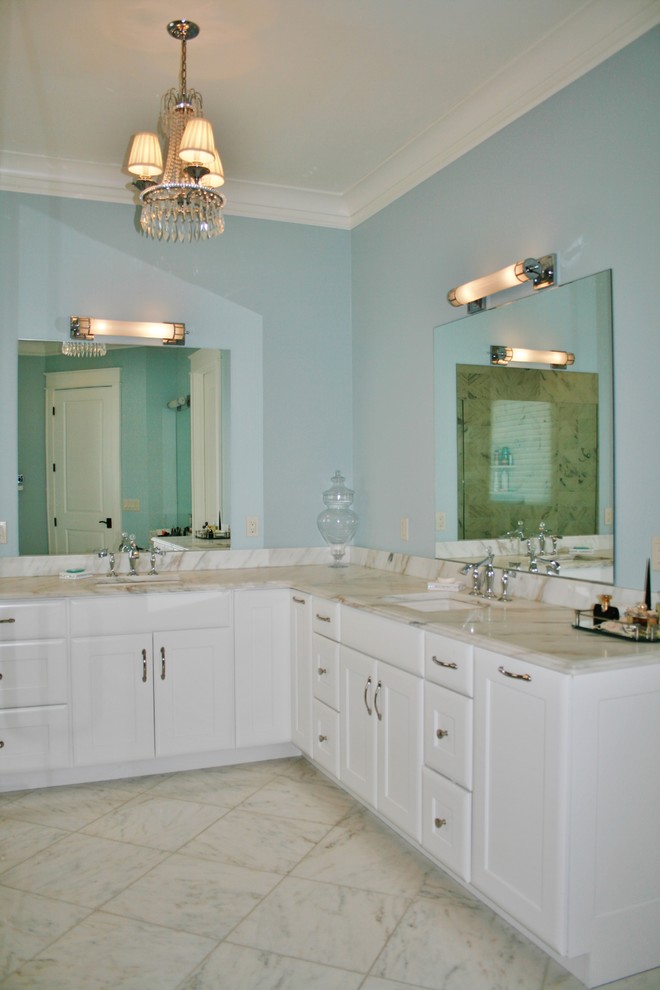 Inspiration for a transitional bathroom remodel in Chicago