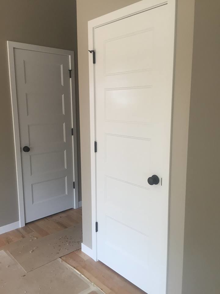 Transitional home design photo in Cedar Rapids