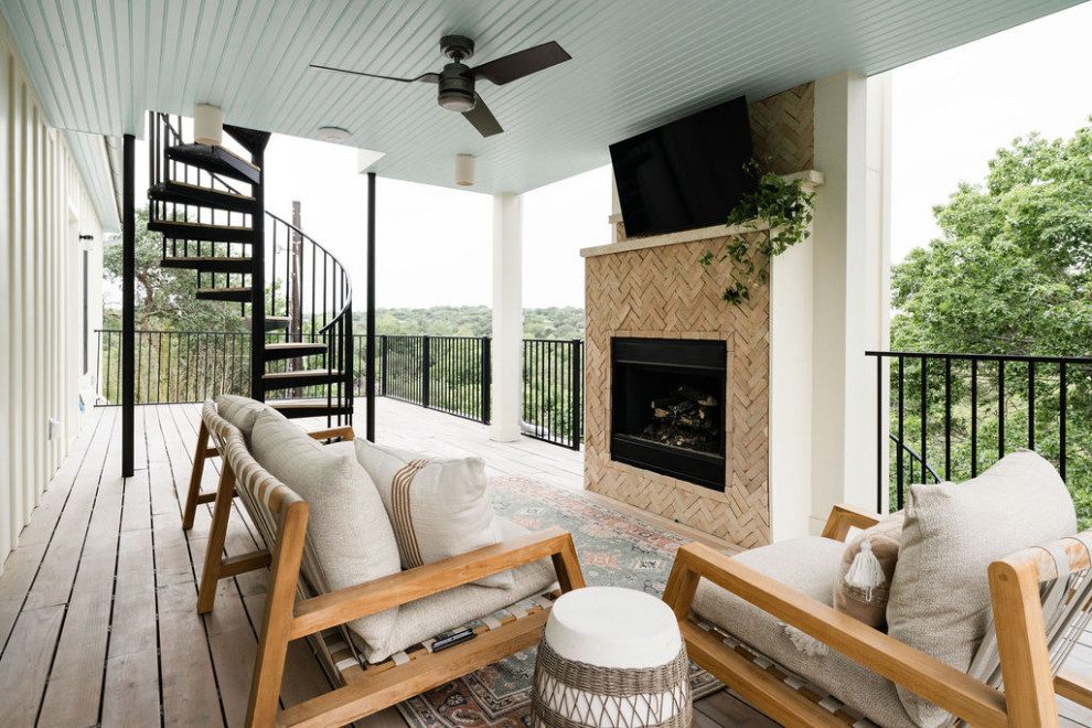 Transitional home design photo in Austin