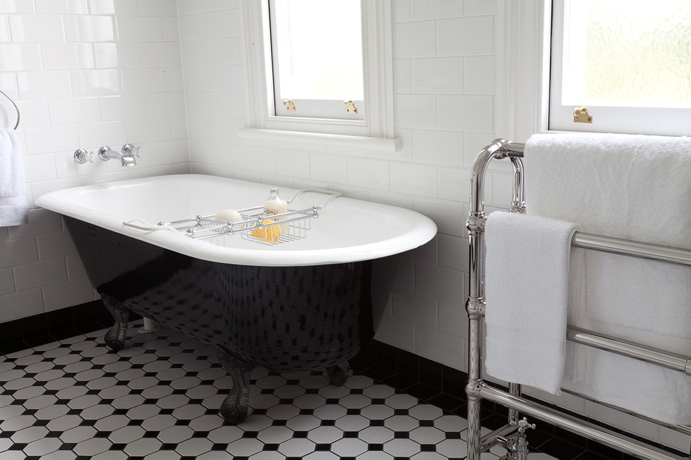 Design ideas for a traditional bathroom in Auckland.