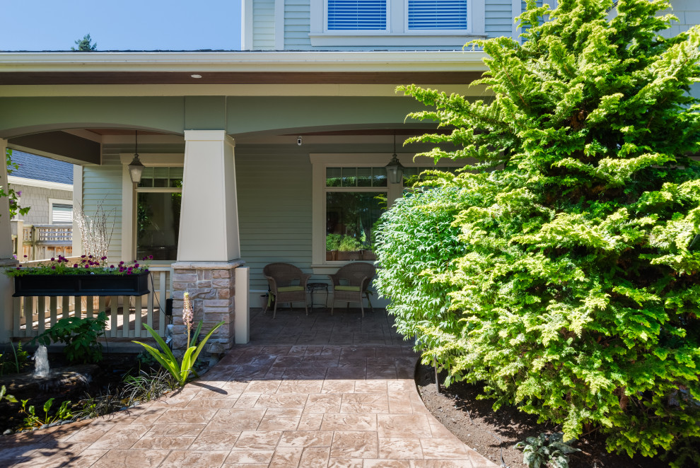 Inspiration for a transitional home design remodel in Vancouver