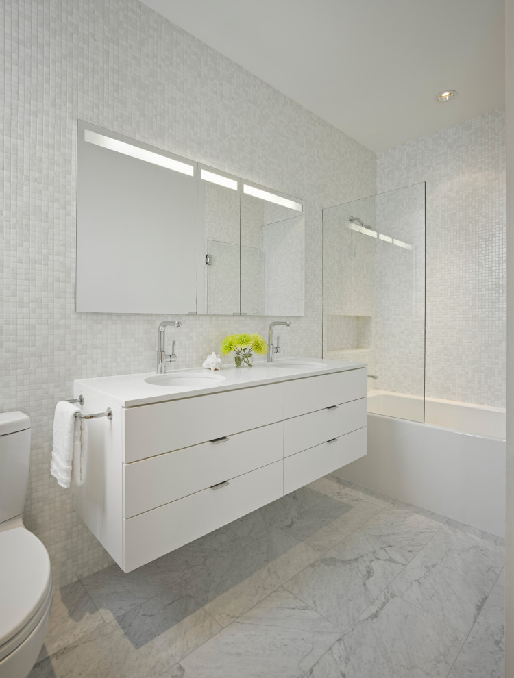 Design ideas for a contemporary bathroom in Vancouver.