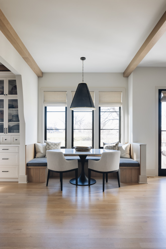 This is an example of a transitional dining room in Chicago.