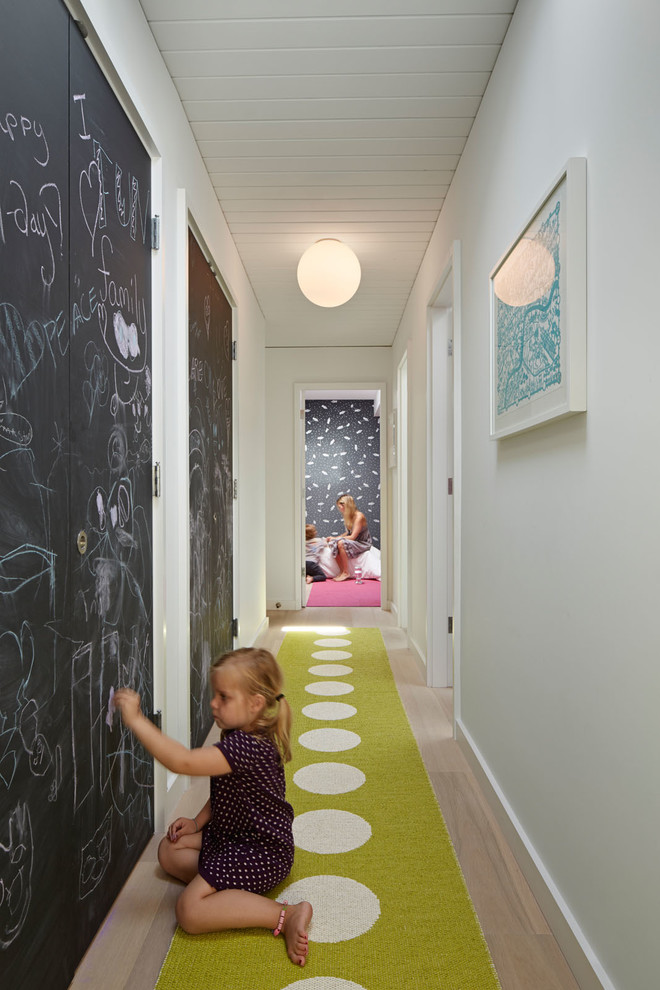 Design ideas for a midcentury hallway in San Francisco with white walls.