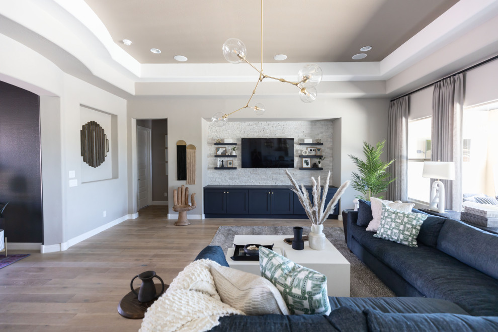 Photo of a transitional living room in Phoenix.