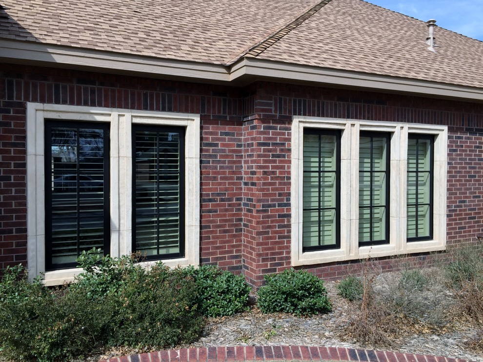Inspiration for a mid-sized rustic one-story mixed siding beige home design remodel in Austin