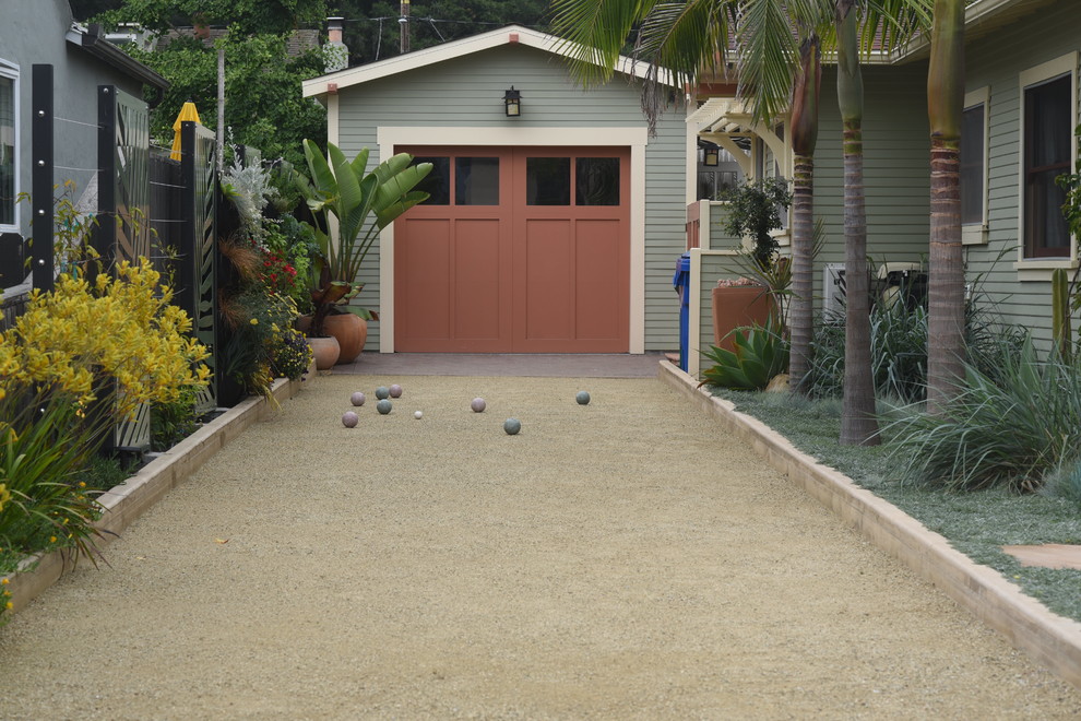 Small beach style side yard full sun driveway in Santa Barbara with a vertical garden and gravel.