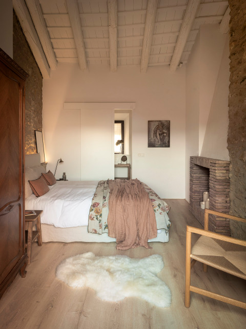 Natural Empord&agrave; country-bedroom