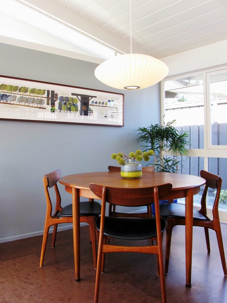 Photo of a midcentury dining room in Orange County with grey walls.