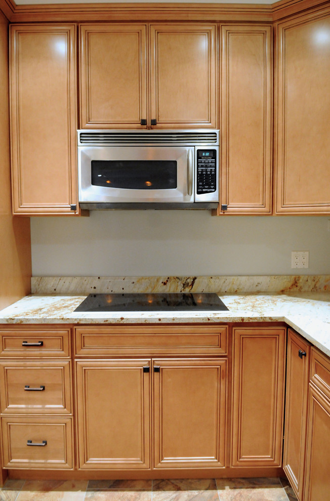 Example of a transitional kitchen design in Chicago