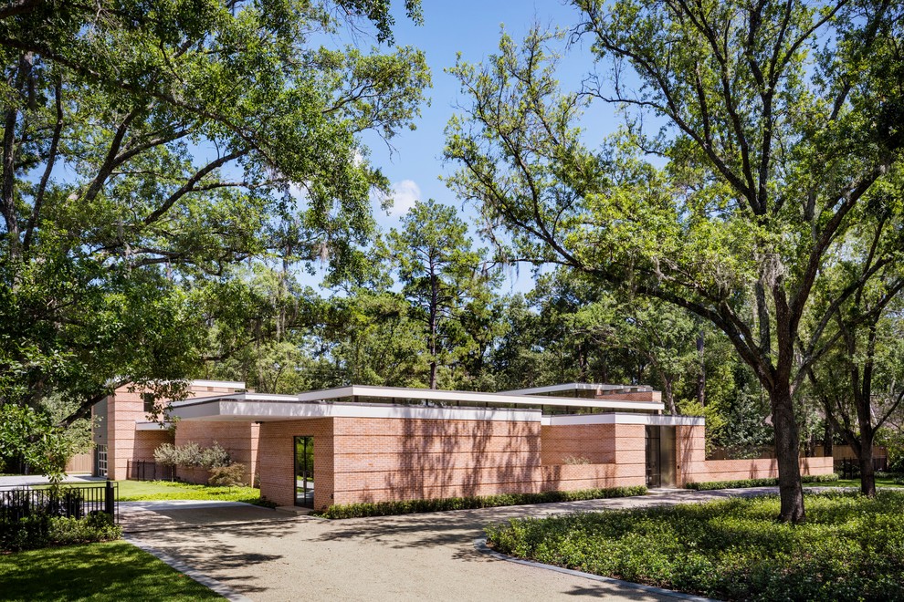 Design ideas for a midcentury exterior in Houston.