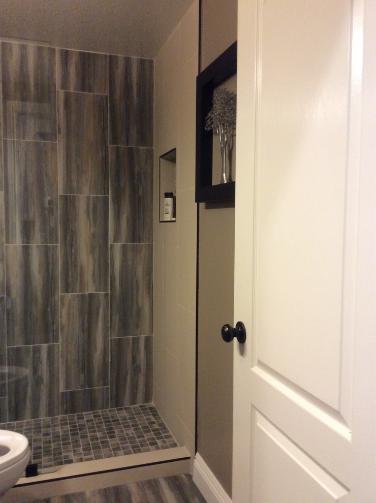 Home design - transitional home design idea in Orange County