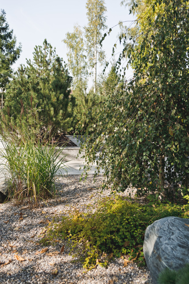 Маленький сад перед таунхаусом