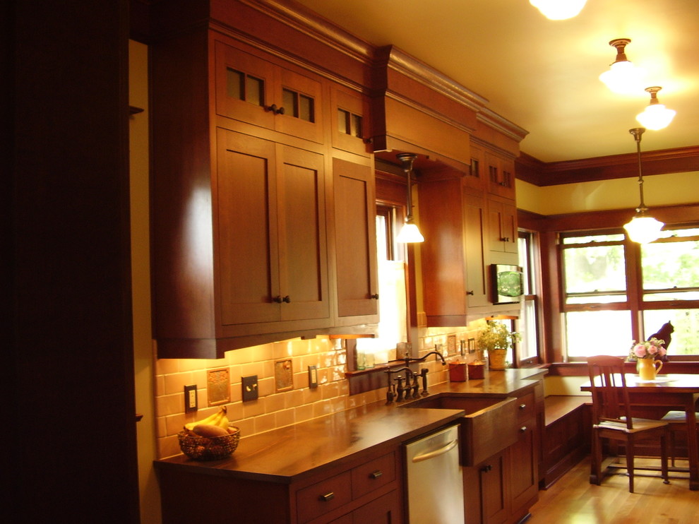 This is an example of a traditional kitchen in Portland.