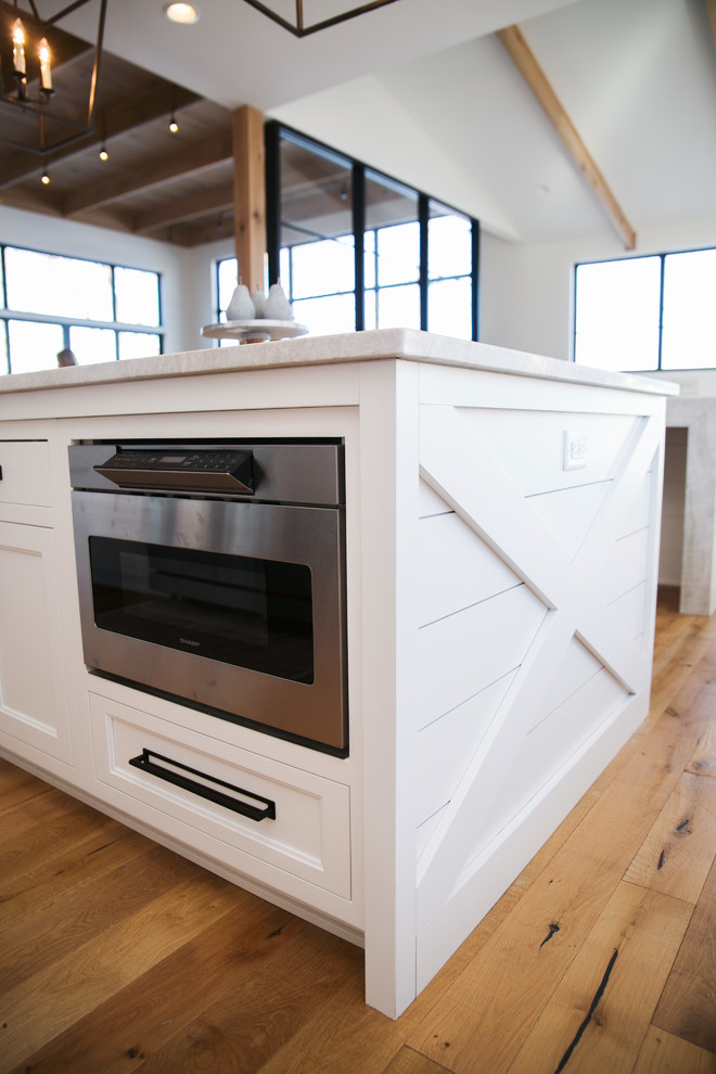 Transitional kitchen photo in Indianapolis