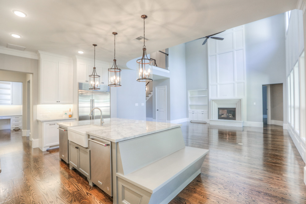 Transitional kitchen photo in Houston