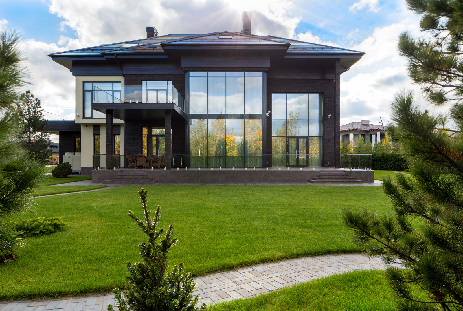 Загородный дом в посёлке Montevil - экстерьеры