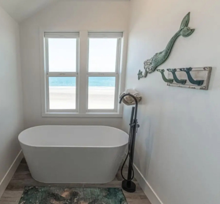 "Beach Me" Lincoln City, OR Short-term Rental Remodel