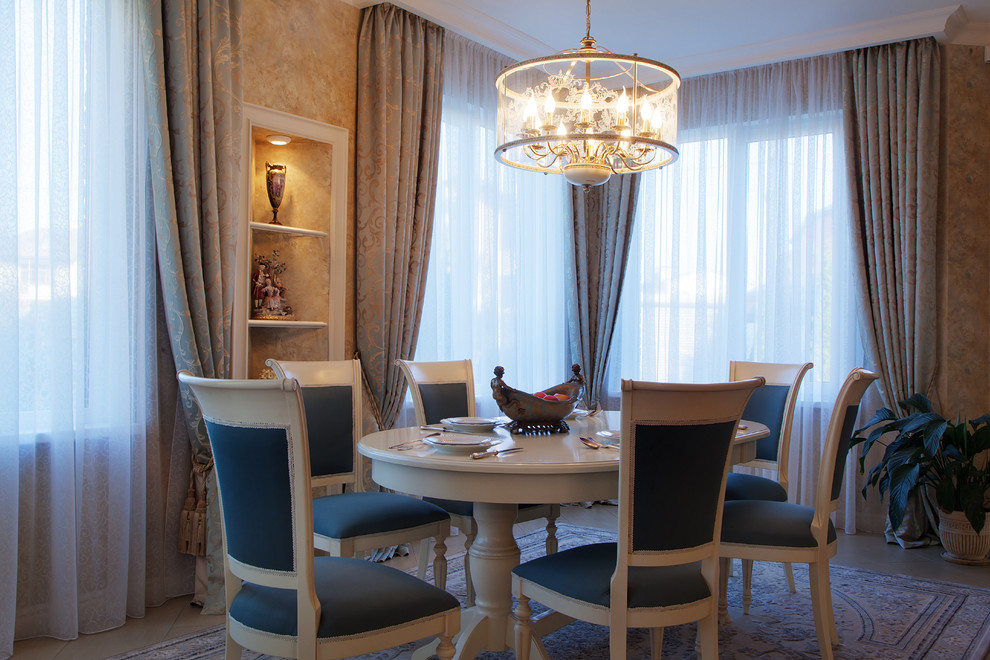 Гостиная, прихожая и холл в Классическом стиле. Фото реализованоного проекта