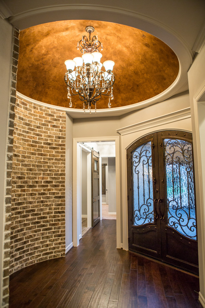 Example of a mountain style entryway design in Houston