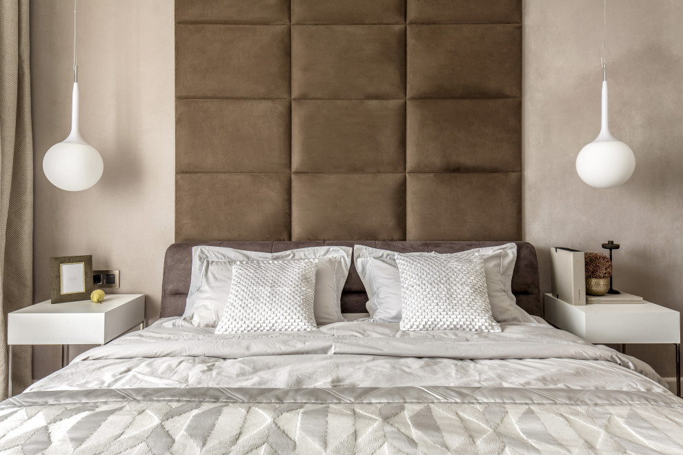 Трехкомнатная квартира в центре Петербурга