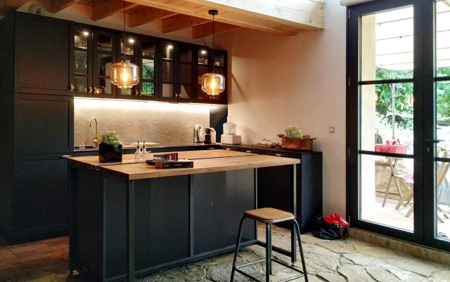 Une cuisine rustique et industrielle eclectic-kitchen