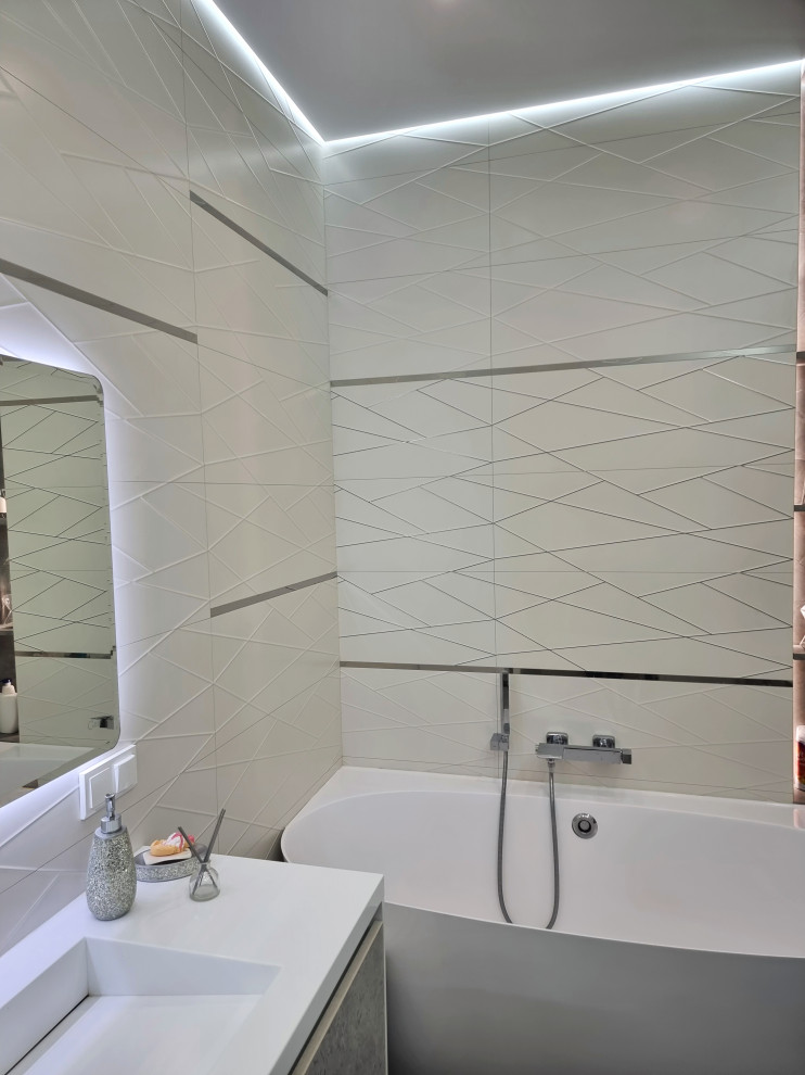 Фото реализованной ванной с подсветками