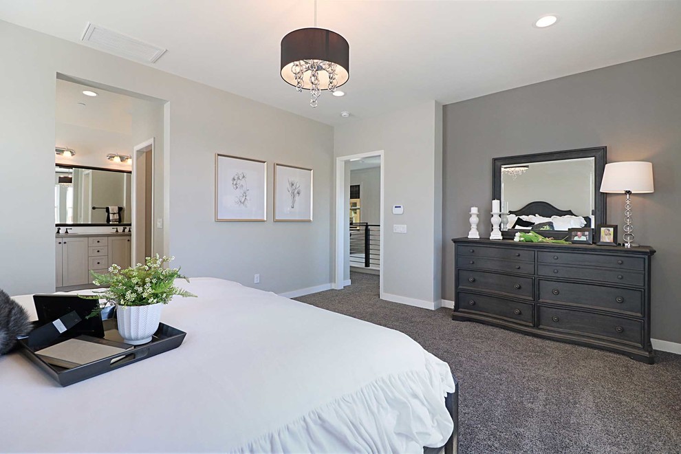 Photo of a transitional bedroom in Los Angeles.