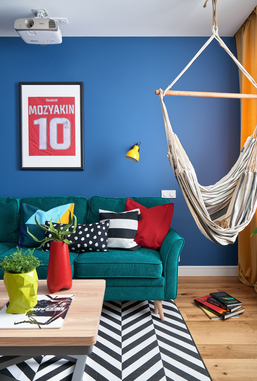 Яркая квартира на Лобачевского