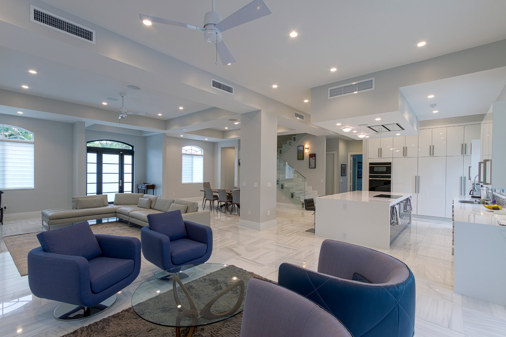 Home design - transitional home design idea in Miami